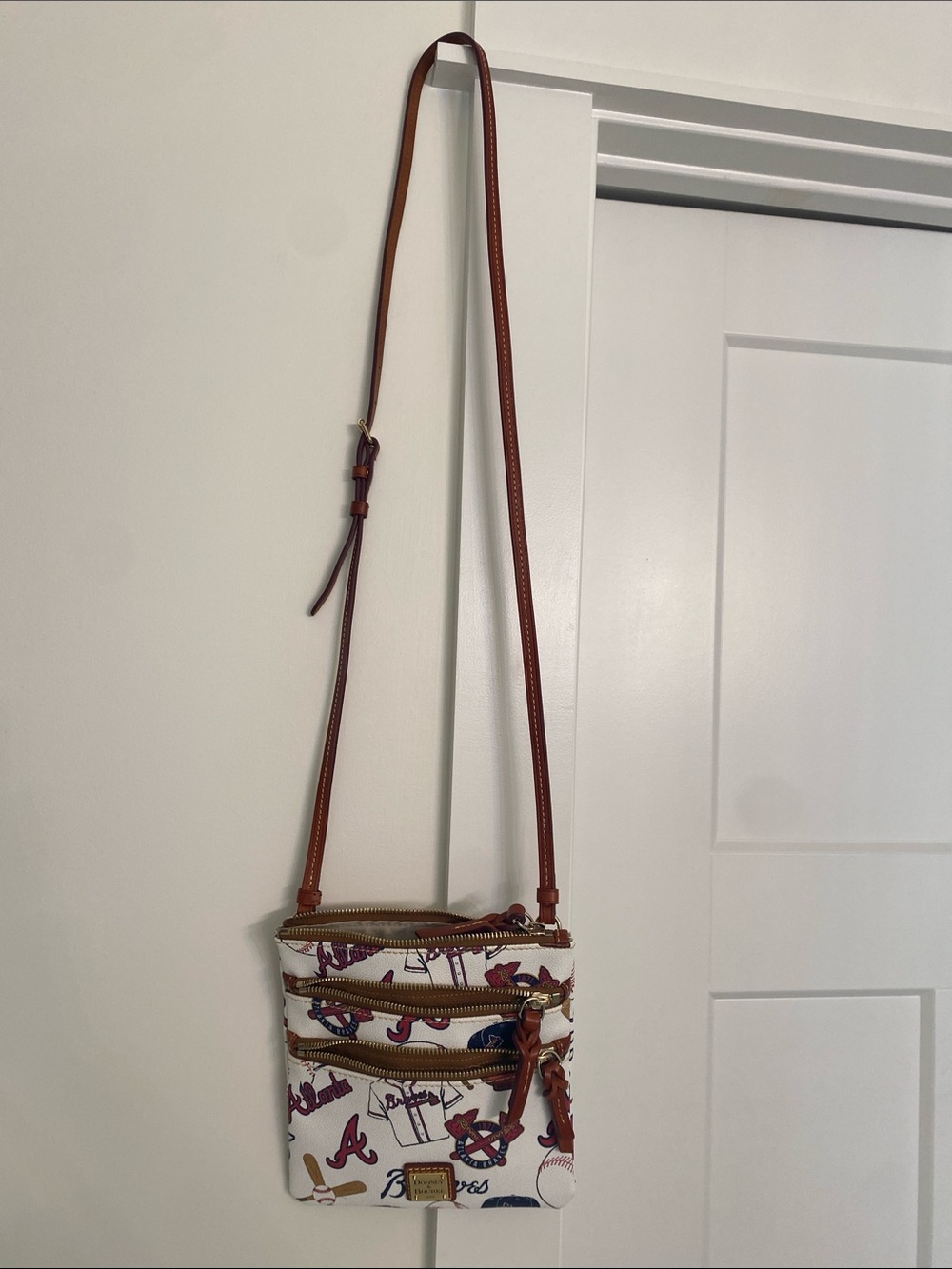 Dooney & Bourke White Atlanta Braves Print Crossbody with Brown Trim - Picture 8 of 8